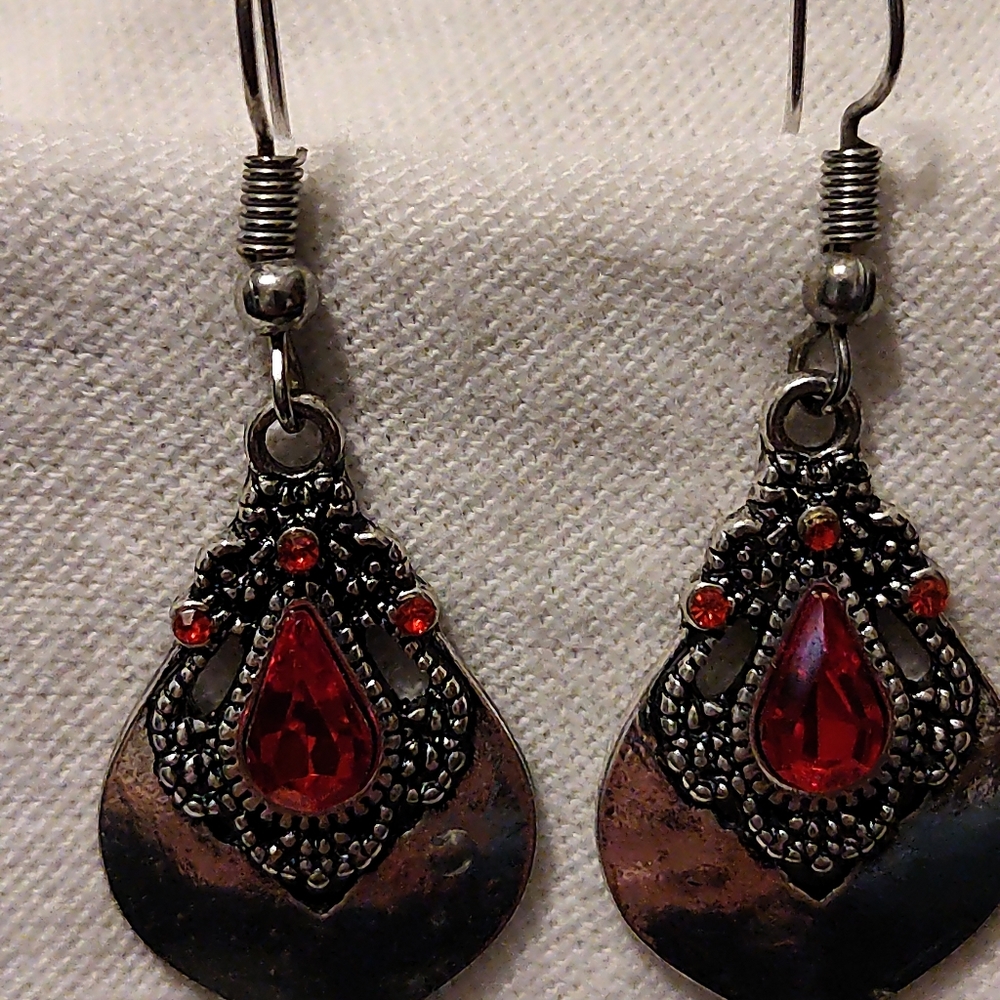 Assorted earrings - Picture 11 of 11